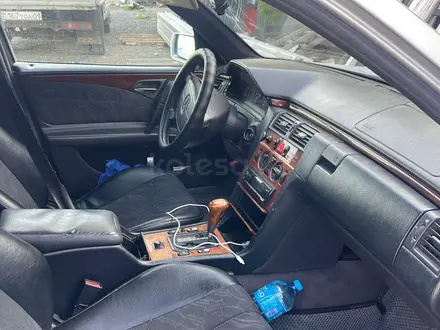 Mercedes-Benz E 280 1997 года за 1 800 000 тг. в Астана – фото 4