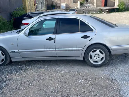 Mercedes-Benz E 280 1997 года за 1 800 000 тг. в Астана – фото 3