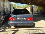 Mercedes-Benz E 240 1999 года за 2 100 000 тг. в Шымкент – фото 2