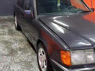 Mercedes-Benz E 230