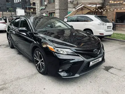 Toyota Camry 2018 года за 12 200 000 тг. в Алматы