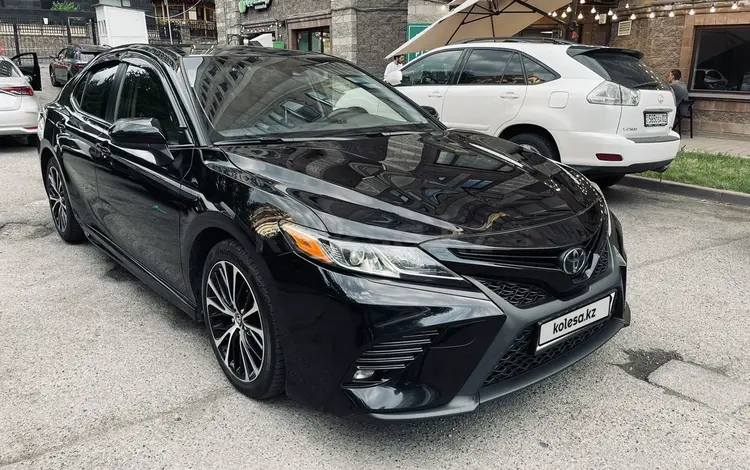 Toyota Camry 2018 года за 12 200 000 тг. в Алматы