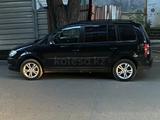 Volkswagen Touran 2007 года за 4 200 000 тг. в Шымкент – фото 2