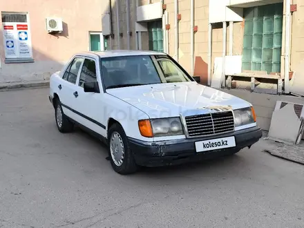 Mercedes-Benz E 200 1991 года за 1 100 000 тг. в Усть-Каменогорск