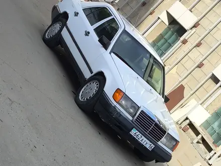 Mercedes-Benz E 200 1991 года за 1 100 000 тг. в Усть-Каменогорск – фото 2