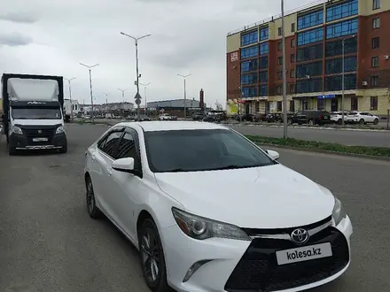 Toyota Camry 2016 года за 7 700 000 тг. в Уральск – фото 2