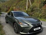 Lexus ES 300h 2022 года за 21 000 000 тг. в Усть-Каменогорск – фото 4