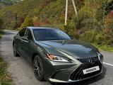 Lexus ES 300h 2022 года за 21 000 000 тг. в Усть-Каменогорск – фото 4