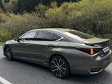 Lexus ES 300h 2022 года за 21 000 000 тг. в Усть-Каменогорск – фото 3