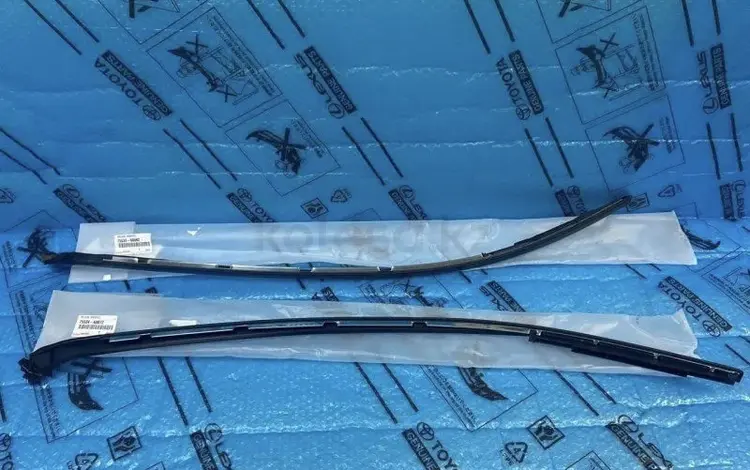 Молдинг лобового левый лк 200 за 5 000 тг. в Алматы