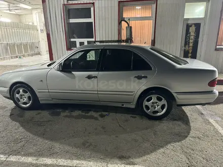 Mercedes-Benz E 320 1997 года за 3 920 000 тг. в Астана