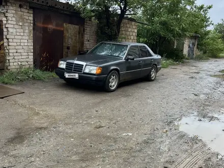 Mercedes-Benz E 430 1991 года за 3 200 000 тг. в Актобе – фото 2