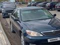 Toyota Camry 2002 года за 4 100 000 тг. в Актобе – фото 2