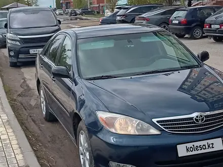 Toyota Camry 2002 года за 4 100 000 тг. в Актобе – фото 2
