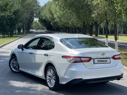 Toyota Camry 2018 года за 13 000 000 тг. в Астана – фото 9