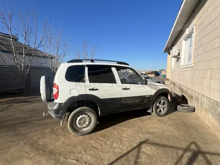 Chevrolet Niva 2013 года за 2 500 000 тг. в Атырау – фото 3