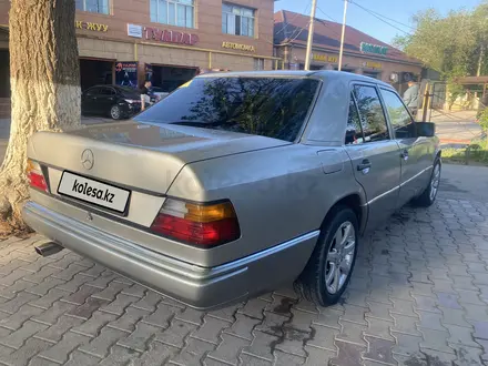 Mercedes-Benz E 230 1991 года за 1 400 000 тг. в Кызылорда – фото 25