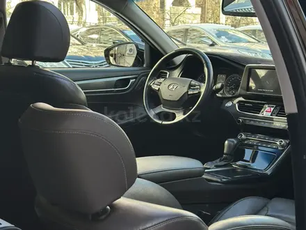 Hyundai Grandeur 2017 года за 11 900 000 тг. в Алматы – фото 25