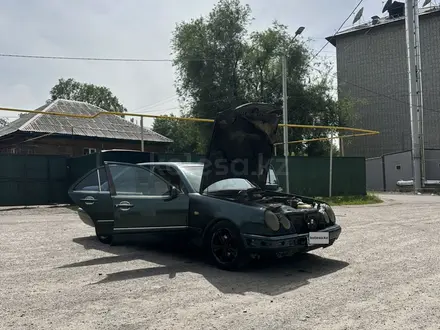 Mercedes-Benz E 230 1996 года за 1 250 000 тг. в Алматы – фото 2