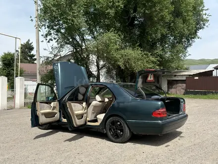 Mercedes-Benz E 230 1996 года за 1 250 000 тг. в Алматы