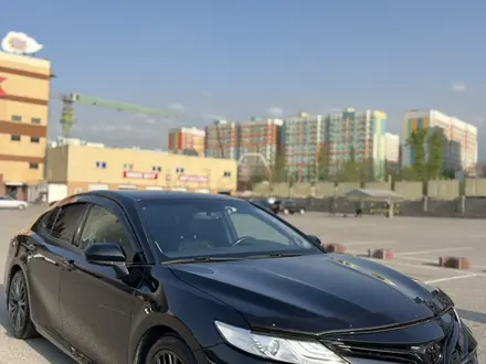 Toyota Camry 2018 года за 14 000 000 тг. в Алматы – фото 3