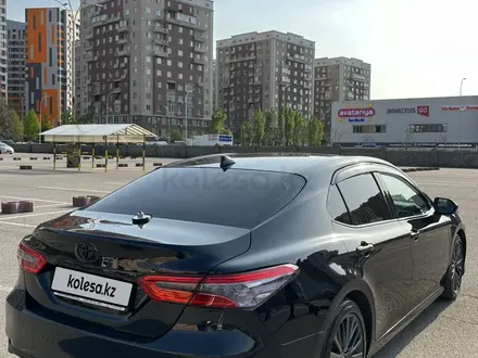 Toyota Camry 2018 года за 14 000 000 тг. в Алматы – фото 10