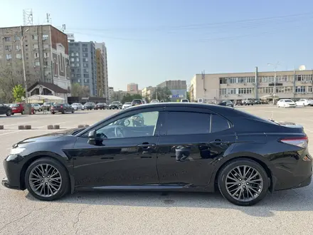 Toyota Camry 2018 года за 14 000 000 тг. в Алматы – фото 8
