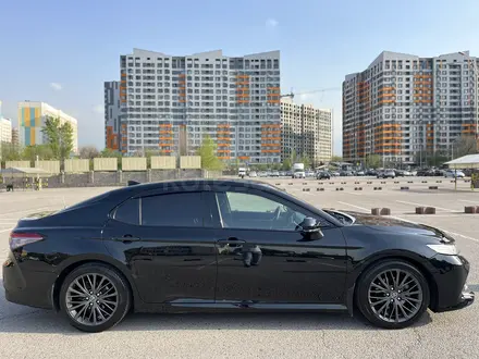 Toyota Camry 2018 года за 14 000 000 тг. в Алматы – фото 4