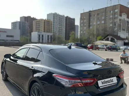 Toyota Camry 2018 года за 14 000 000 тг. в Алматы – фото 7