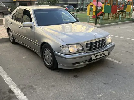 Mercedes-Benz C 240 1997 года за 3 300 000 тг. в Актау – фото 2