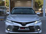 Toyota Camry 2020 года за 15 500 000 тг. в Шымкент – фото 2