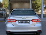 Toyota Camry 2020 года за 15 500 000 тг. в Шымкент – фото 5
