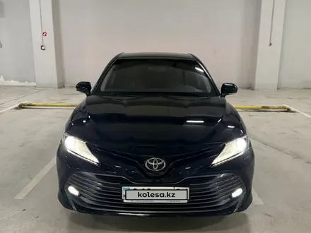 Toyota Camry 2020 года за 12 100 000 тг. в Астана