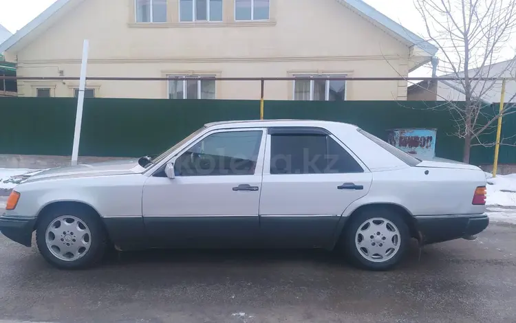 Mercedes-Benz E 230 1990 годаfor830 000 тг. в Караганда