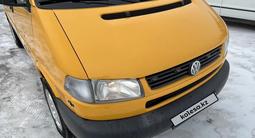Volkswagen Caravelle 1997 года за 4 600 000 тг. в Караганда – фото 2