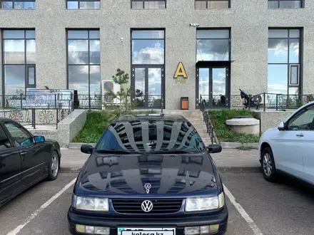 Volkswagen Passat 1996 года за 2 000 000 тг. в Астана