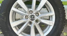 Комплект оригинальных дисков с резиной на Камри 70 за 310 000 тг. в Алматы