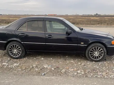 Mercedes-Benz C 240 2000 года за 3 800 000 тг. в Алматы – фото 3