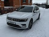 Volkswagen Tiguan 2017 года за 12 350 000 тг. в Актобе