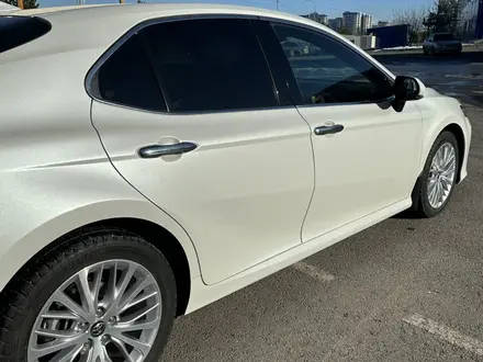 Toyota Camry 2019 года за 15 500 000 тг. в Шымкент – фото 5