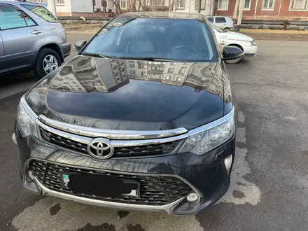 Toyota Camry 2017 года за 13 500 000 тг. в Павлодар – фото 2