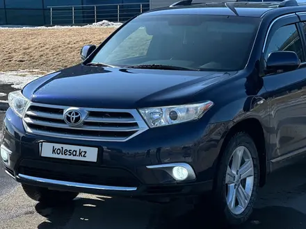 Toyota Highlander 2011 года за 14 000 000 тг. в Семей