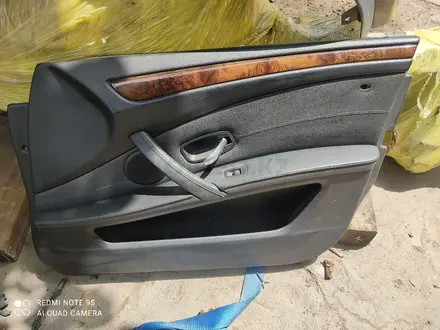 Обшивки дверей салон BMW E60 рестайлинг за 135 000 тг. в Алматы – фото 2