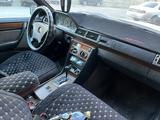 Mercedes-Benz E 260 1993 года за 1 300 000 тг. в Усть-Каменогорск – фото 4