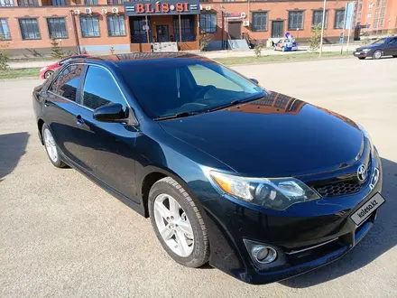 Toyota Camry 2014 года за 5 700 000 тг. в Актобе