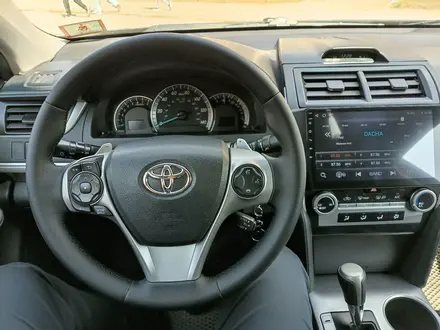 Toyota Camry 2014 года за 5 700 000 тг. в Актобе – фото 12