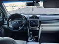 Toyota Camry 2013 года за 7 300 000 тг. в Актобе – фото 11