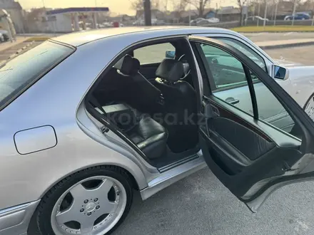 Mercedes-Benz E 320 1998 года за 5 300 000 тг. в Алматы – фото 26