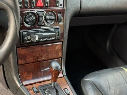 Mercedes-Benz E 320 1998 года за 5 300 000 тг. в Алматы – фото 27