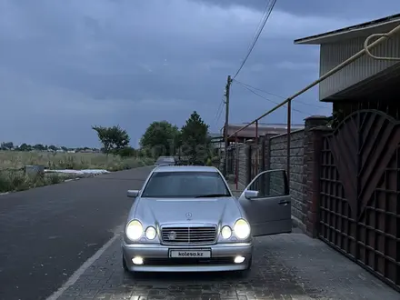 Mercedes-Benz E 320 1998 года за 5 300 000 тг. в Алматы